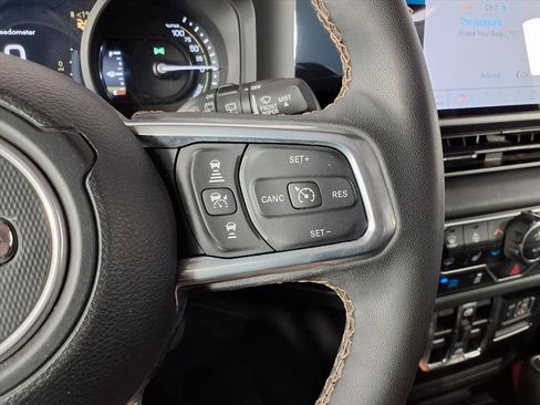 Used 2024 Jeep Wrangler Unlimited Sahara image 11