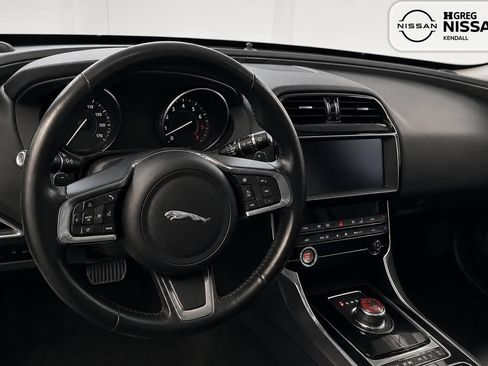 Used 2019 Jaguar XE Prestige AWD/4WD image 8