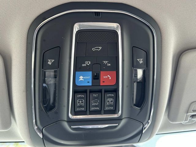 Used 2023 Jeep Grand Cherokee Limited AWD/4WD image 32