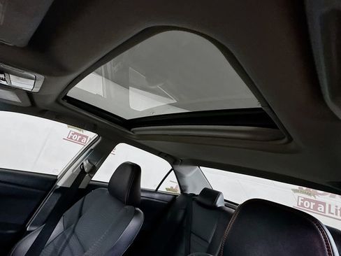Used 2017 Toyota Camry SE w/ Moonroof Package FWD image 10