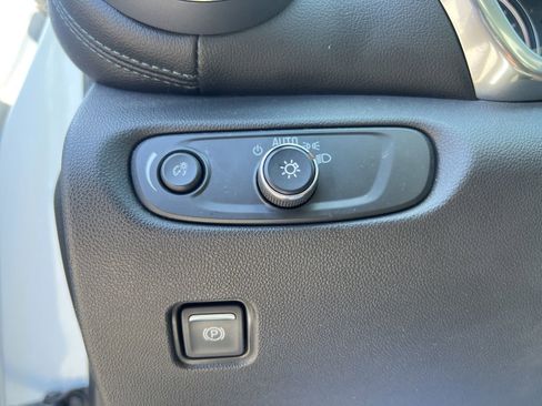 Used 2019 Chevrolet Blazer LT FWD image 25