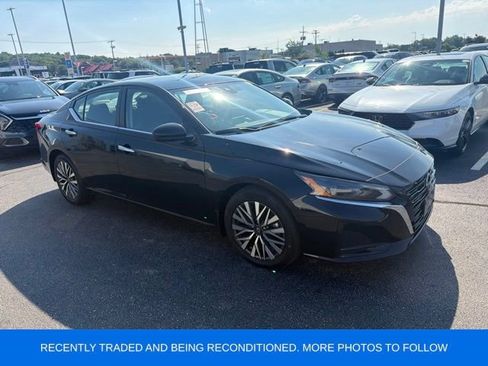 Used 2023 Nissan Altima 2.5 SV FWD image 1