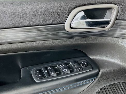 Used 2020 Jeep Grand Cherokee Laredo image 9