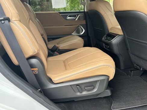 Used 2025 INFINITI QX80 Sensory AWD/4WD image 17