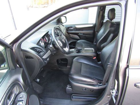 Used 2017 Dodge Grand Caravan GT FWD image 4
