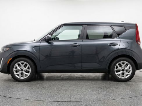 Used 2025 Kia Soul LX w/ LX Technology Package FWD image 5