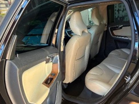 Used 2016 Volvo XC60 T5 Premier w/ Proximity Package image 25