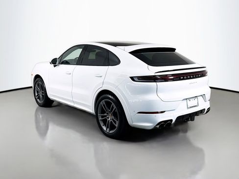 Certified 2025 Porsche Cayenne Coupe AWD/4WD image 3