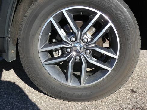 Used 2017 Jeep Grand Cherokee Limited w/ Trailer Tow Group IV image 16