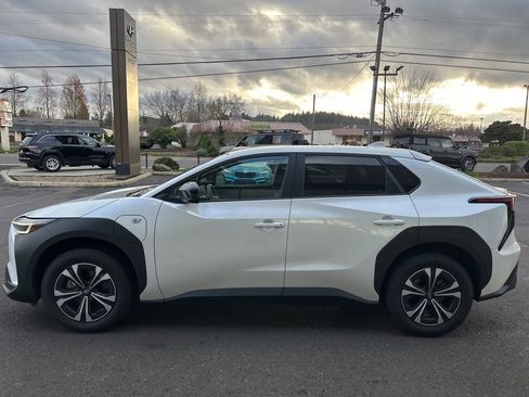 Used 2023 Subaru Solterra AWD image 8