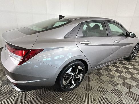 Certified 2023 Hyundai Elantra SEL w/ Convenience Package FWD image 3