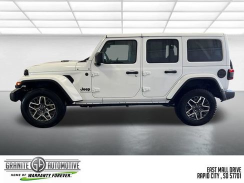 Used 2025 Jeep Wrangler Unlimited Sahara AWD/4WD image 2