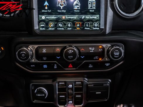 Used 2023 Jeep Wrangler Unlimited Sahara AWD/4WD image 33