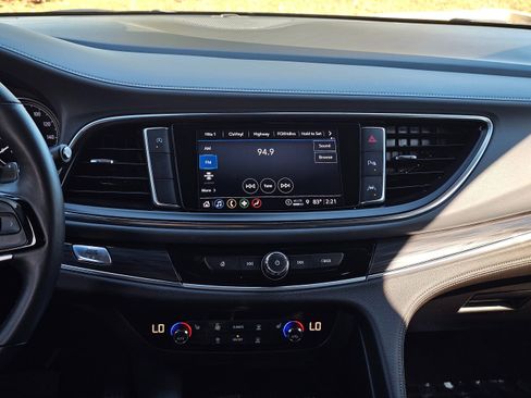 Used 2023 Buick Enclave Essence image 22