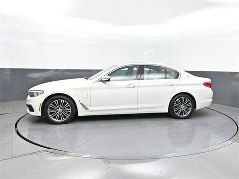 Used 2019 BMW 530e xDrive w/ Convenience Package image 2