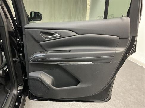 New 2026 Chevrolet Traverse LT w/ LPO, Floor Liner Package FWD image 31