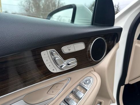 Used 2019 Mercedes-Benz GLC 300 4MATIC image 19