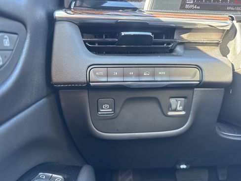 Used 2023 Cadillac Escalade ESV Premium Luxury image 24