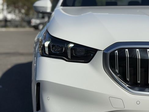 Used 2025 BMW i5 xDrive40 w/ Premium Package image 13