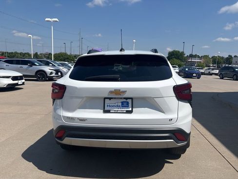 Used 2024 Chevrolet Trax LT FWD image 6