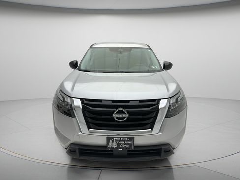 Used 2024 Nissan Pathfinder S AWD/4WD image 2