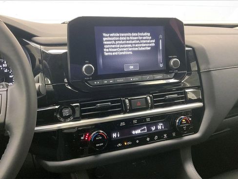 Certified 2025 Nissan Pathfinder SV image 5