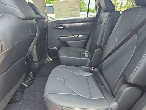 New 2026 Toyota Highlander Limited AWD/4WD image 14