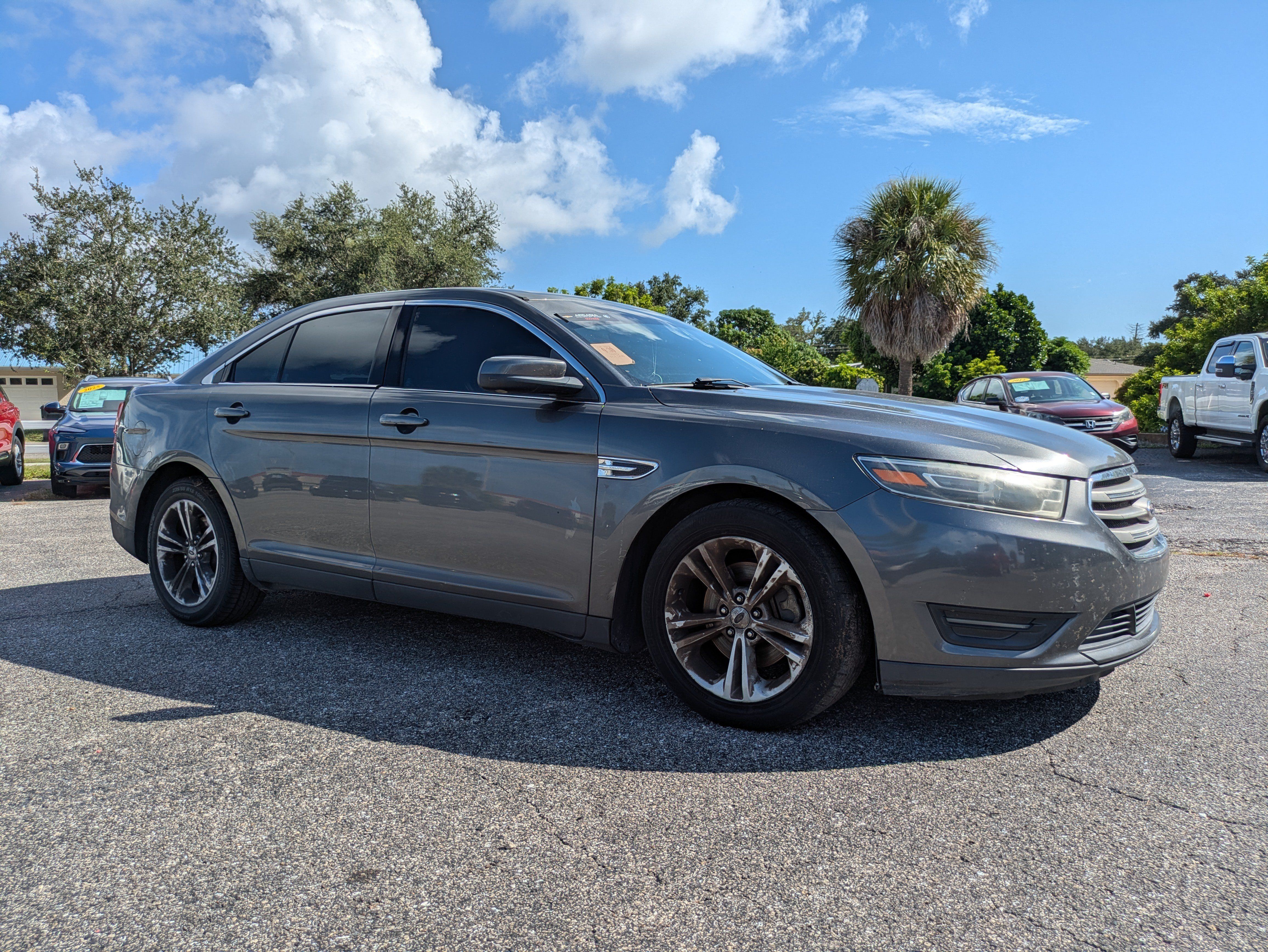 Used 2015 Ford Taurus SEL FWD image 2