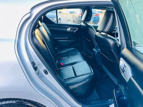 Used 2011 Lexus CT 200h Premium image 19