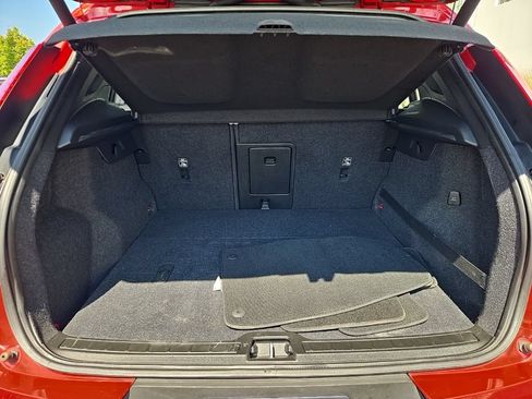 Used 2019 Volvo XC40 T5 Momentum AWD/4WD image 14