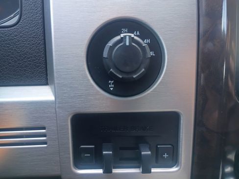 Used 2014 Ford F150 Platinum image 10