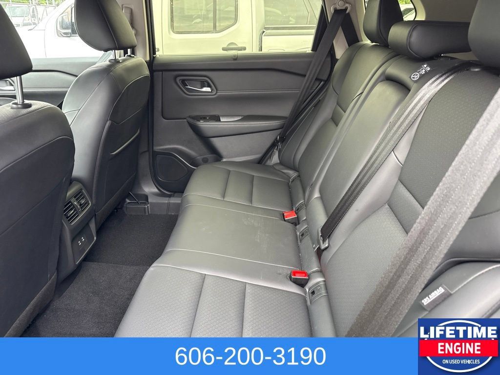Used 2024 Nissan Rogue SV w/ SV Premium Package AWD/4WD image 15