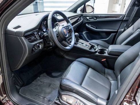 Used 2025 Porsche Macan image 4