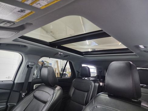 Used 2021 Ford Explorer Limited image 24