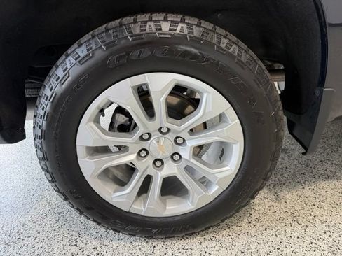 Used 2023 Chevrolet Silverado 1500 LTZ AWD/4WD image 33
