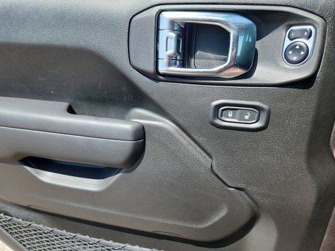 New 2025 Jeep Gladiator Willys image 14