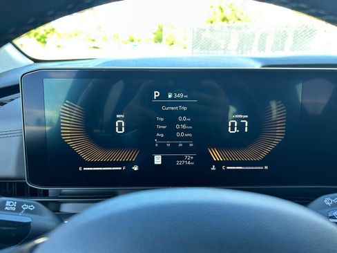 Used 2025 Kia Carnival FWD image 15