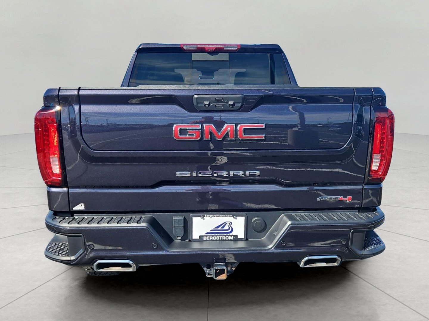 Used 2023 GMC Sierra 1500 AT4 w/ Technology Package AWD/4WD image 7