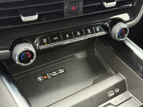 Used 2025 Chevrolet Tahoe Z71 w/ Comfort Package image 35