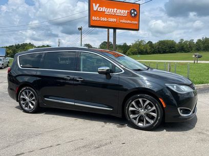 Used 2017 Chrysler Pacifica Limited w/ UConnect Theater Package