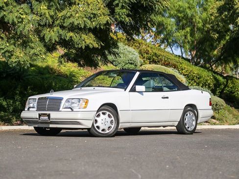 Used 1995 Mercedes-Benz E 320 Convertible image 4