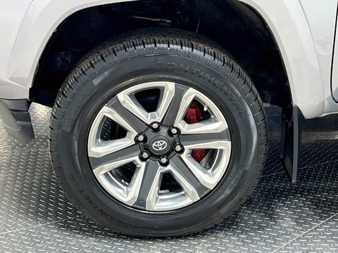 Used 2017 Toyota Tacoma Limited w/ Tow Package AWD/4WD image 38