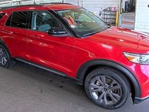 Used 2023 Ford Explorer XLT w/ Equipment Group 202A AWD/4WD image 3