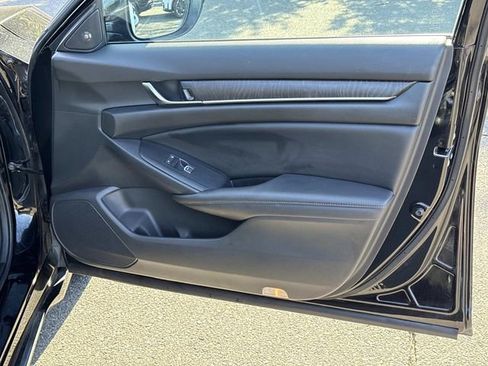 Used 2022 Honda Accord Touring image 8
