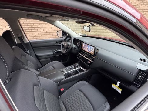 New 2026 Nissan Pathfinder SV image 8