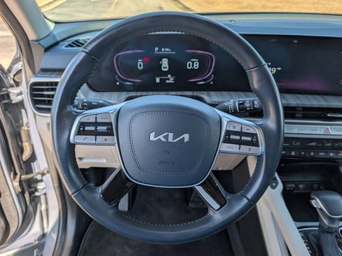 Used 2024 Kia Telluride EX w/ EX Captain's Chair Package image 21