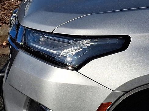 Used 2022 Chevrolet Traverse LT image 29