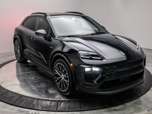 Used 2025 Porsche Macan 4 Electric AWD/4WD image 23