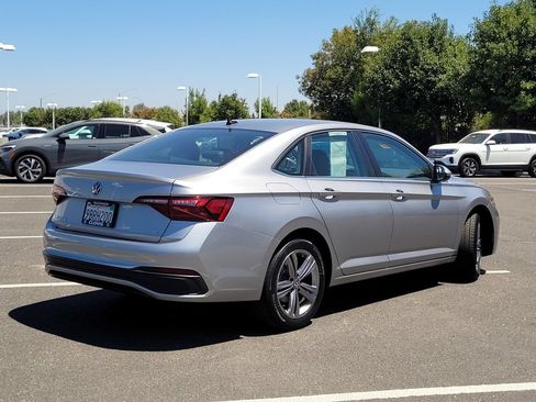 Used 2022 Volkswagen Jetta SE FWD image 6