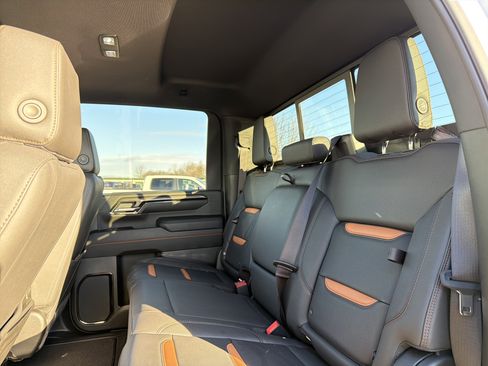 Used 2024 GMC Sierra 2500 AT4 w/ AT4 Premium Plus Package image 32